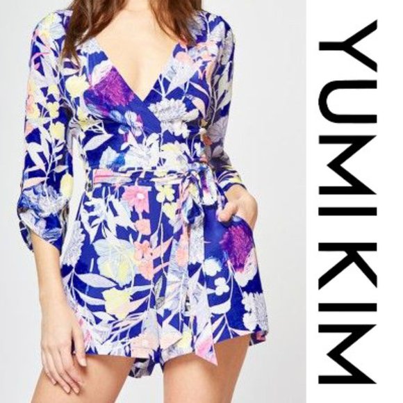 Yumi Kim Liz Romper Floral V-Neck Belted Tropical Vaca Blue Pink Yellow Size XS - Picture 1 of 9
